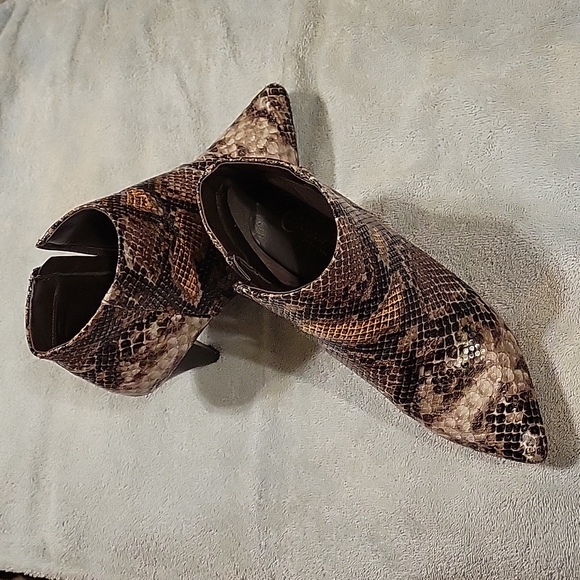 Faux Snake skin boots - Picture 7 of 7